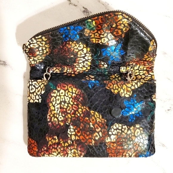 HOBO The Original 'Daria' Convertible Leather Purse - Picture 2 of 8